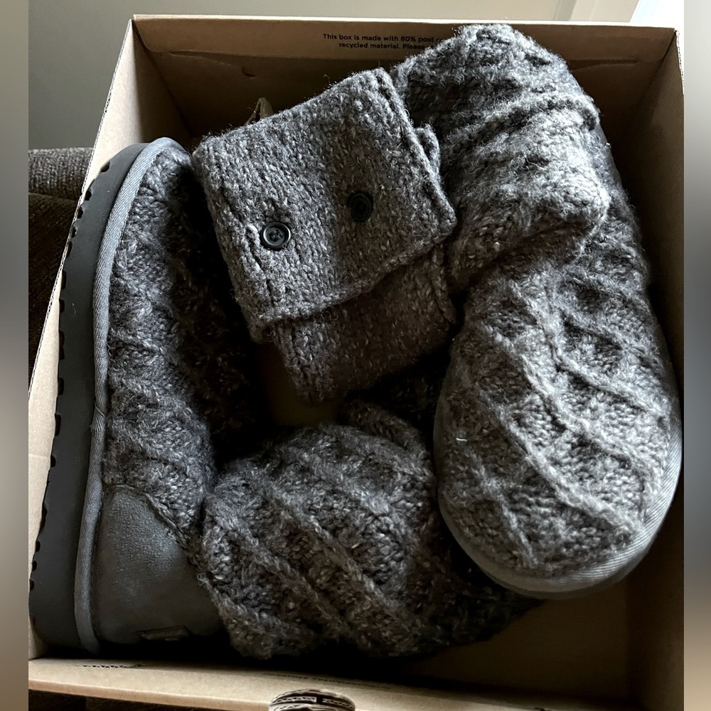 UGG Latice Cardy Sweater Boots size 8